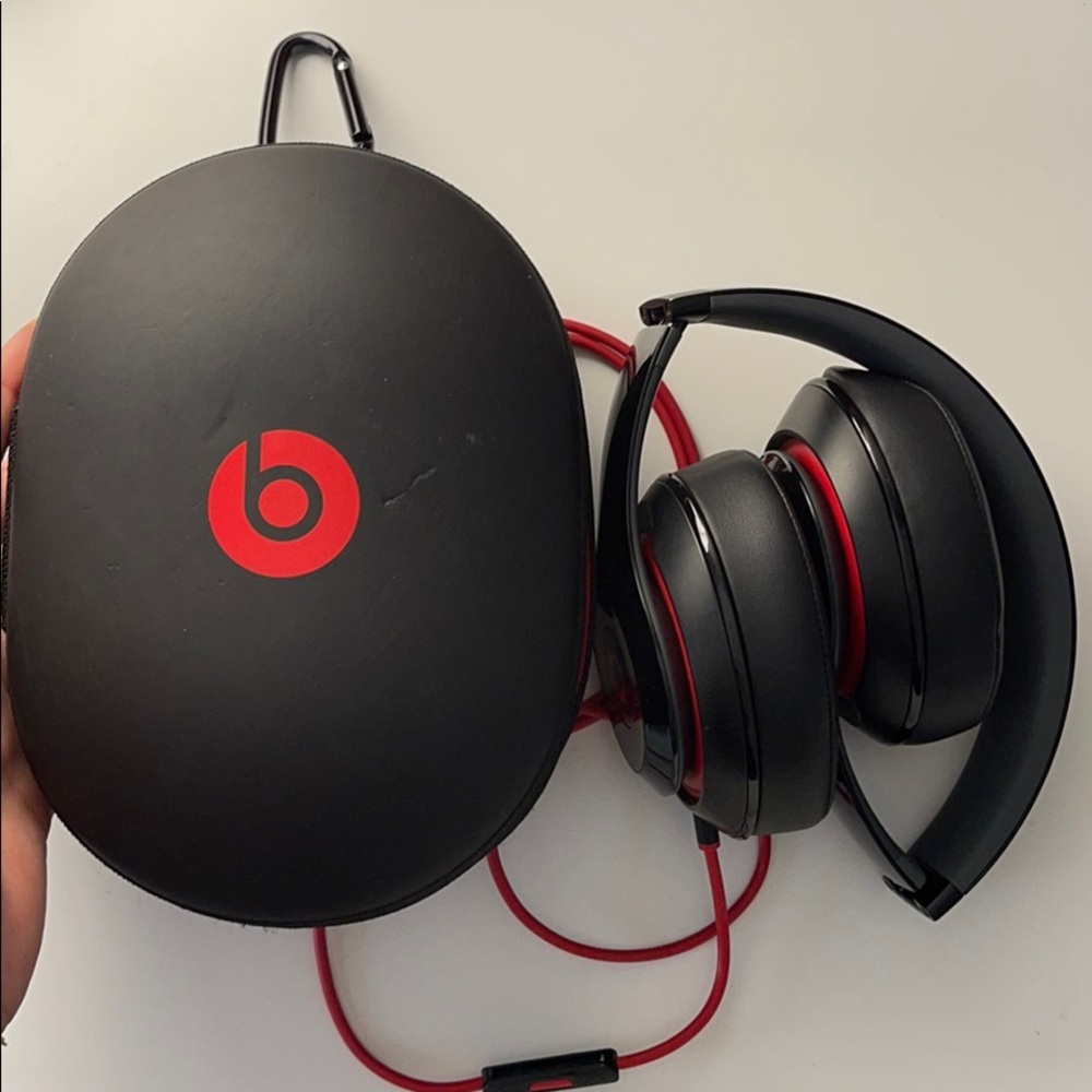 Black Beats Noise Cancelling Headphones